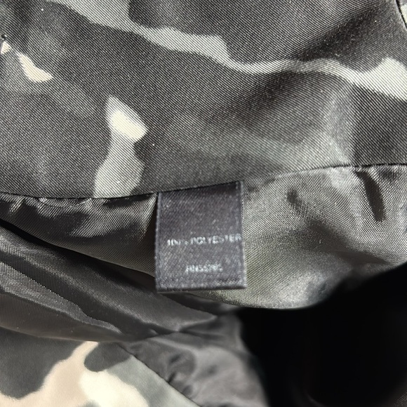 EXPRESS Design Studio Black Geometric Print Pleated Fit & Flare Skirt Size 4 - Picture 4 of 8